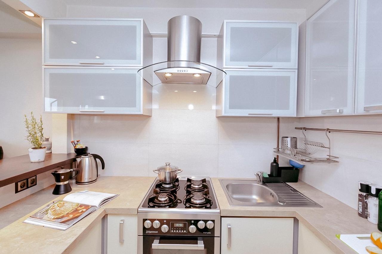 Apartament Salezego 6 Piekny Widok Na Stadion Narodowy Oraz Wisle Bardzo Duzy Balkon - Better *